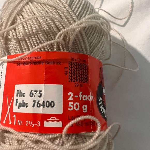 New Stahl Sche Wolle AMORE  Color BEIGE 100% ACRYLIC 50g Skein - Picture 2 of 5